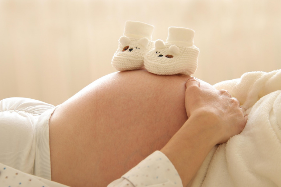 pregnant mother baby checkup